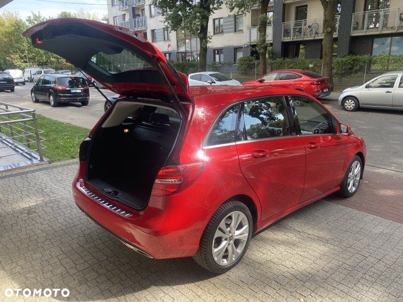 Mercedes-Benz Klasa B 220 4-Matic - 27