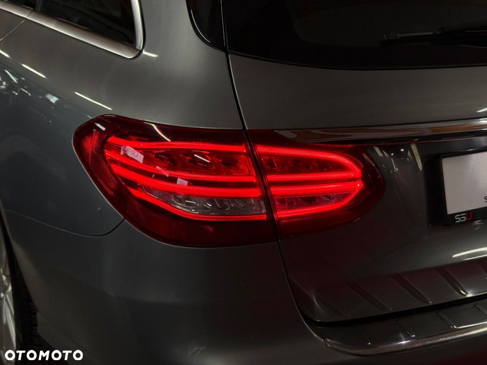 Mercedes-Benz Klasa C 180 7G-TRONIC Exclusive - 37