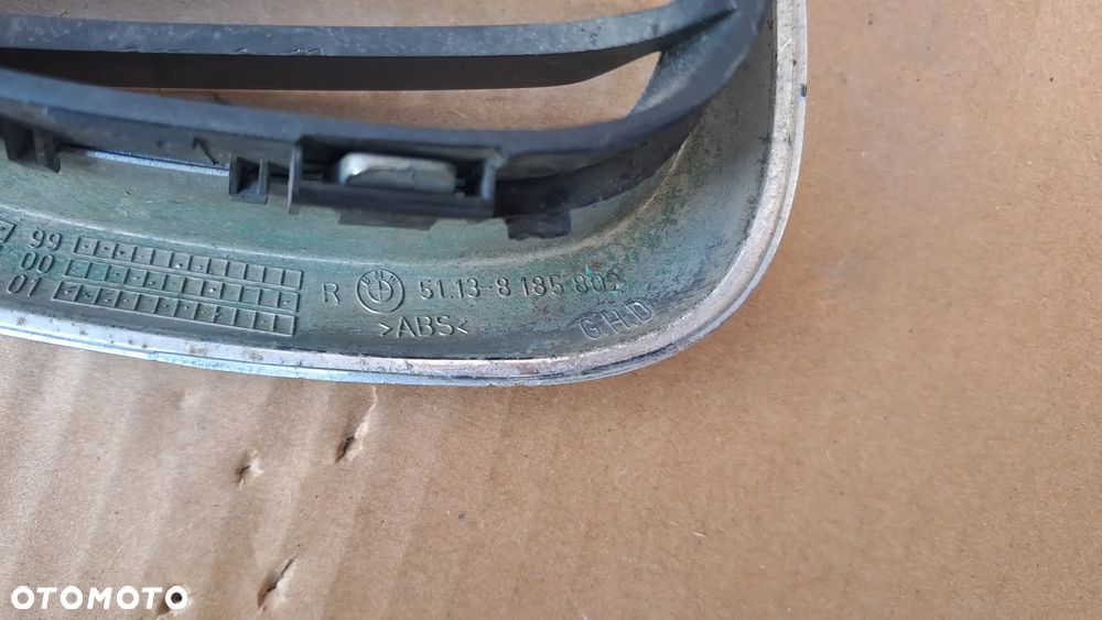 BMW E36 PRAWA KRATKA ATRAPA GRILL 51.13-8185802 - 3