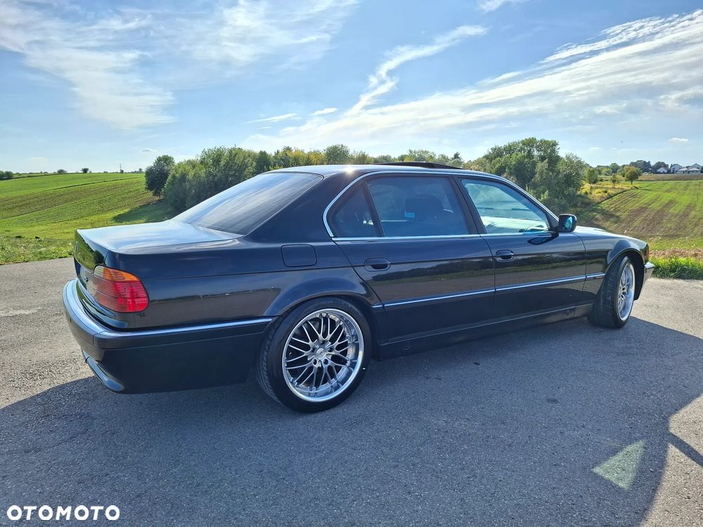 BMW Seria 7 740iL - 8