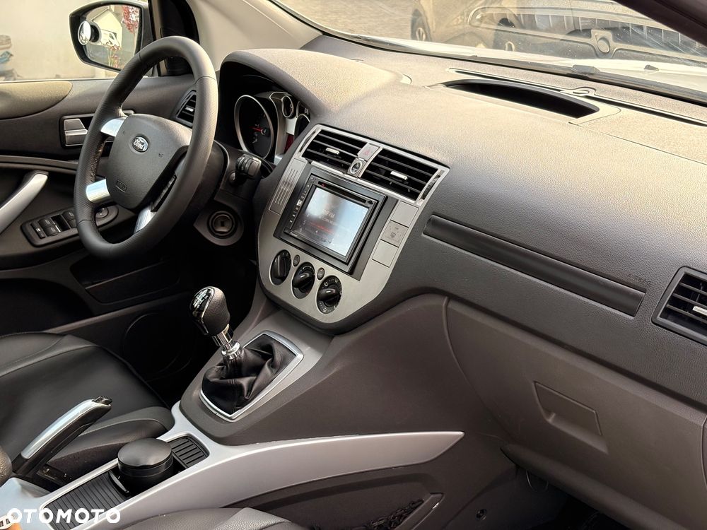 Ford Kuga 2.0 TDCi 2x4 Titanium - 25
