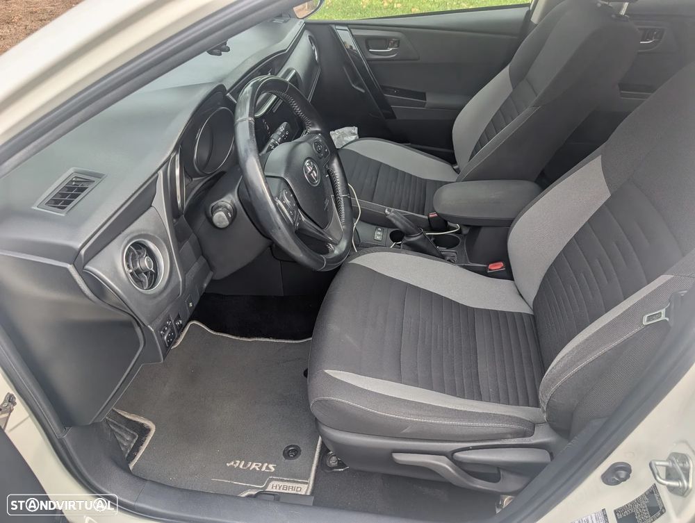 Toyota Auris Touring Sports 1.8 HSD Freestyle - 13