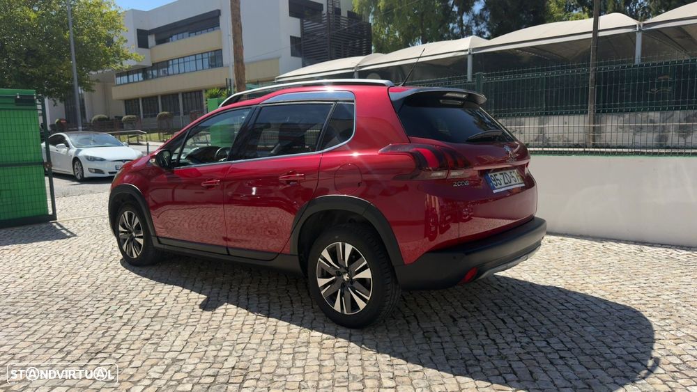 Peugeot 2008 1.2 PureTech Allure EAT6 - 5