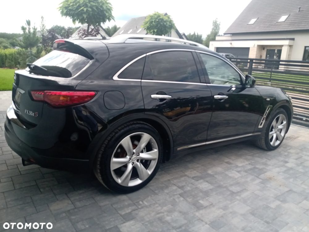 Infiniti FX - 12