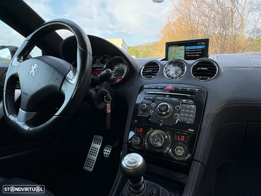 Peugeot RCZ 1.6 THP SE Black Yearling - 23