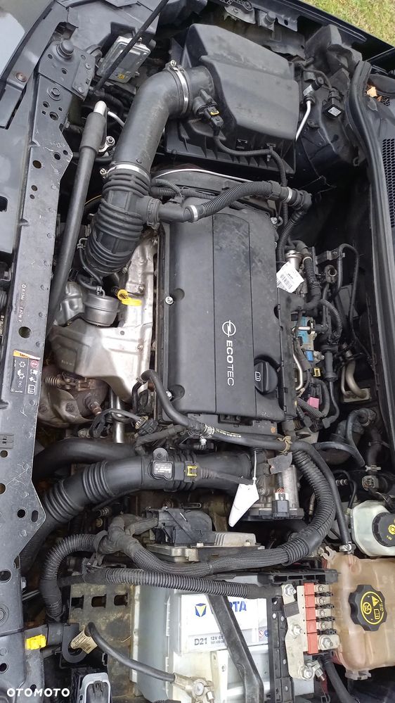 Opel Astra GTC 1.6 Turbo Edition - 9