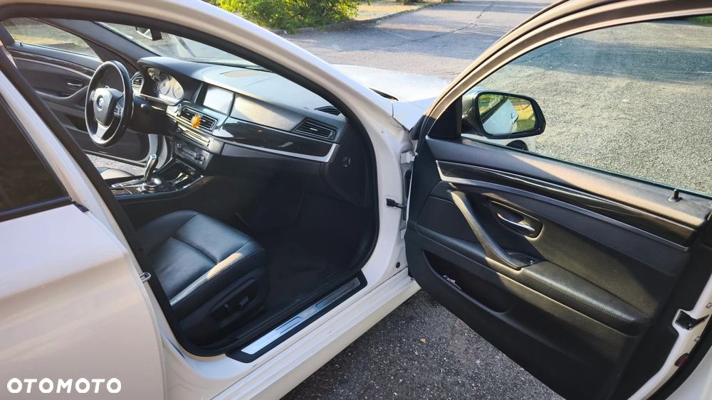 BMW Seria 5 520d Luxury Line - 11