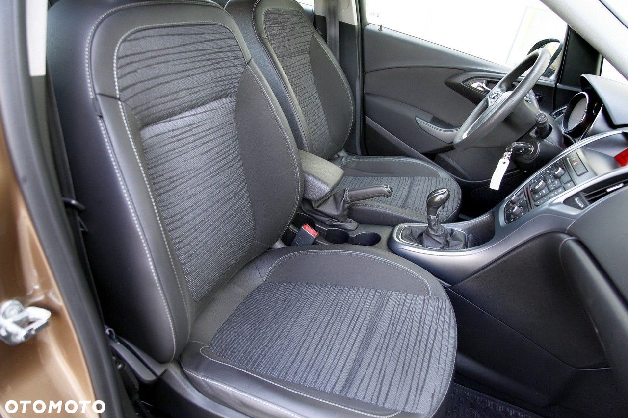 Opel Astra IV 2.0 CDTI Cosmo - 13