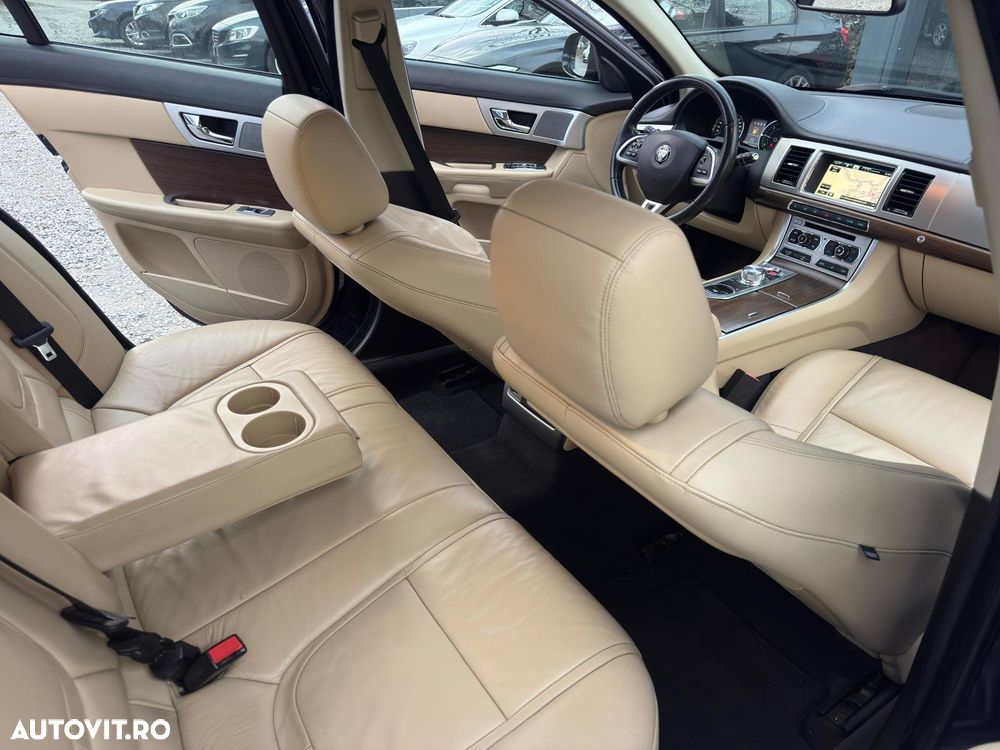 Jaguar XF 2.2D - 7