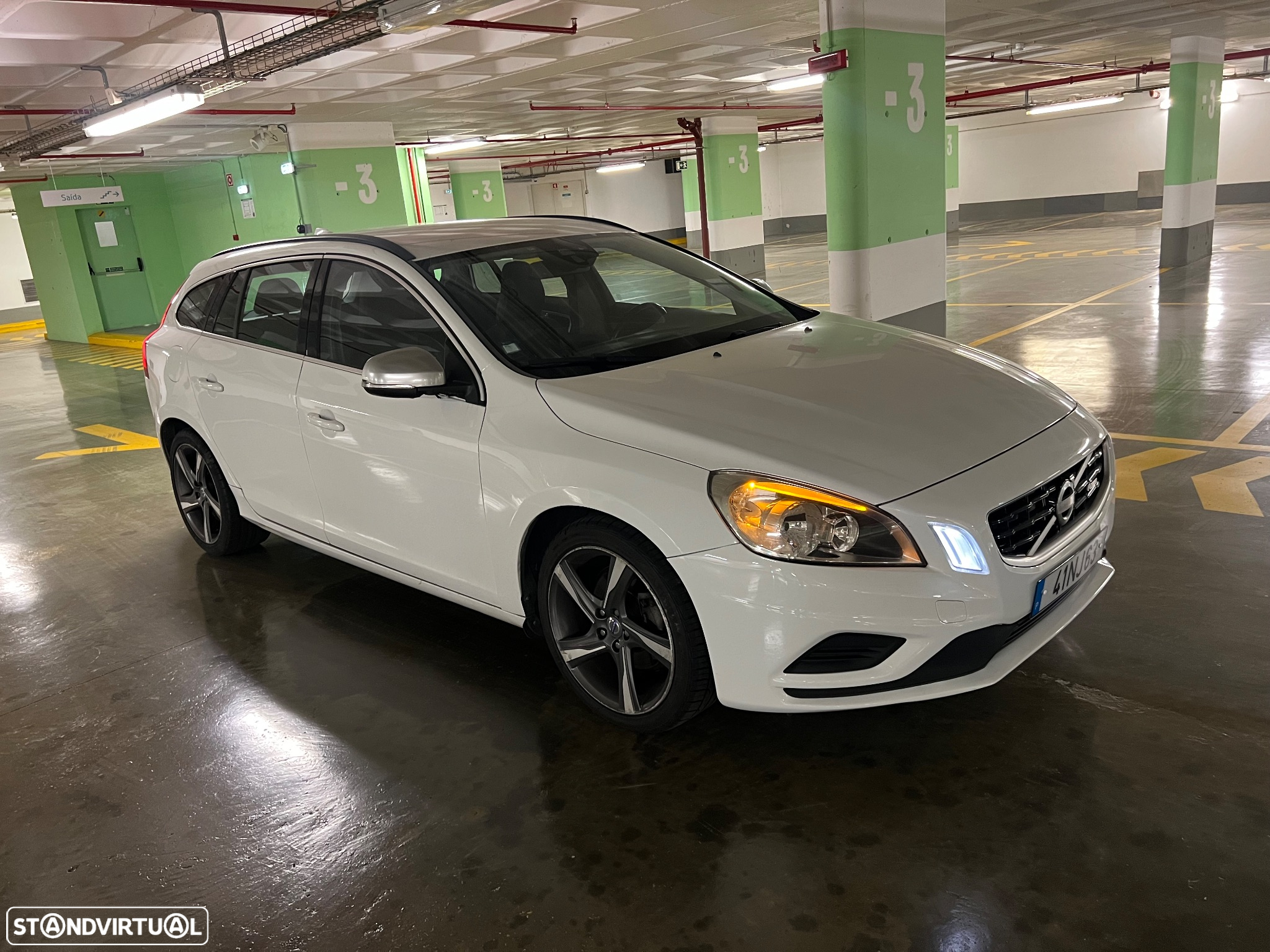 Volvo V60 1.6 D2 Drive R-Design Powershift Start/Stop - 3