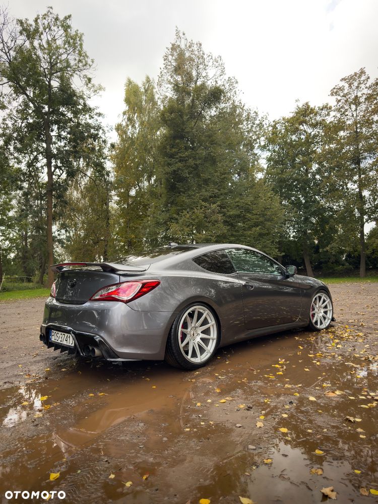 Hyundai Genesis Coupe - 10