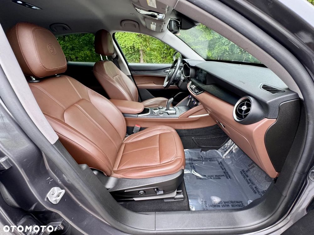 Alfa Romeo Stelvio - 15