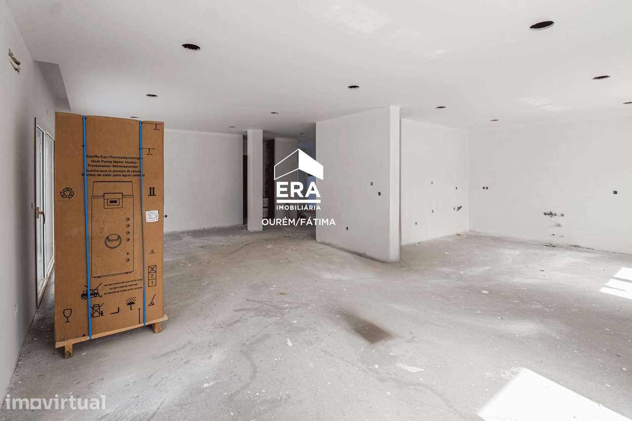 Moradia T4, nova, arquitetura contemporânea, Entroncamento - Grande imagem: 4/35