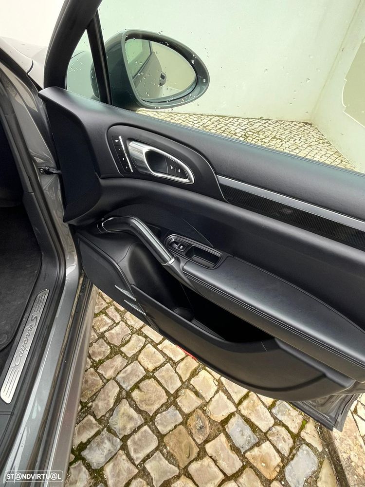 Porsche Cayenne S - 30