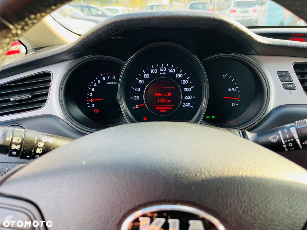 Kia Ceed 1.6 GDI SW Dream-Team Edition - 14