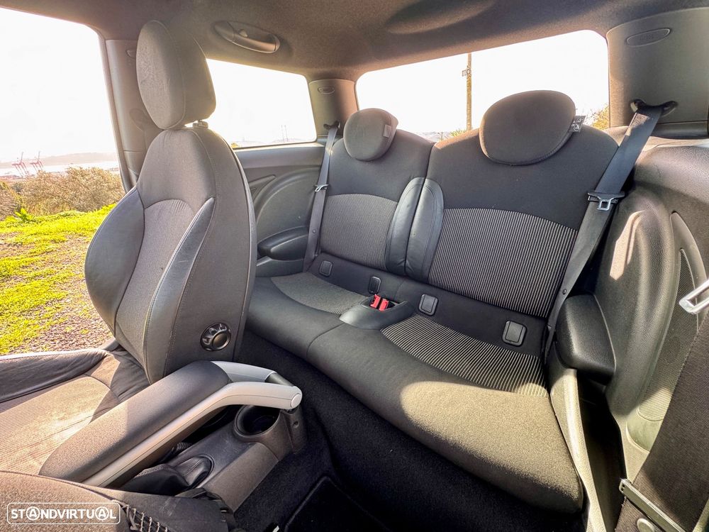 MINI 3 Portas Cooper D - 25