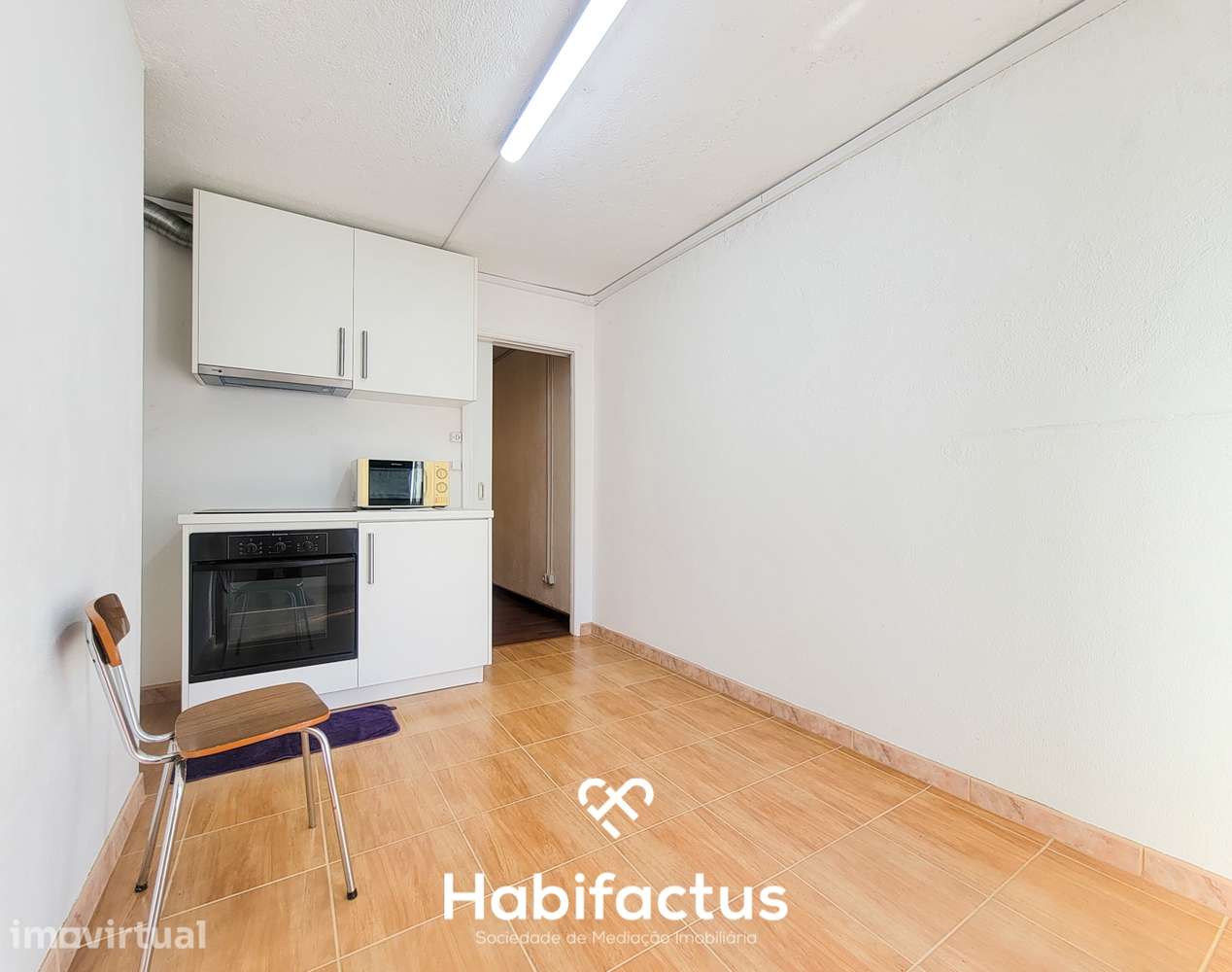 Imóvel com afetação de garagem transformado em apartamento T1 para ven - Grande imagem: 2/9