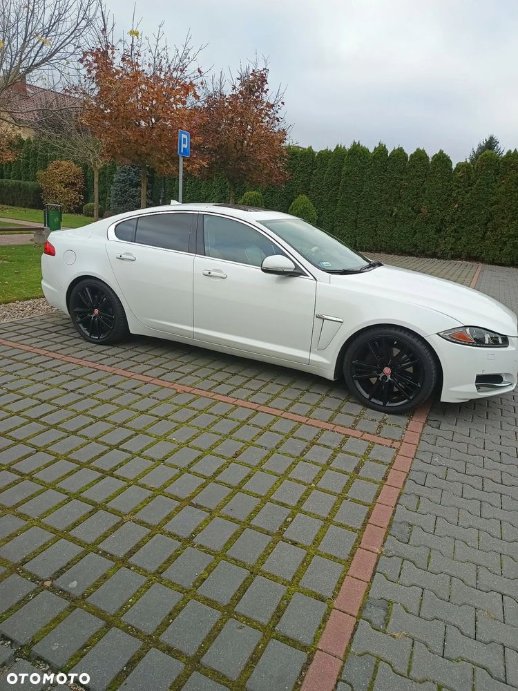 Jaguar XF 2.0 T Luxury - 40