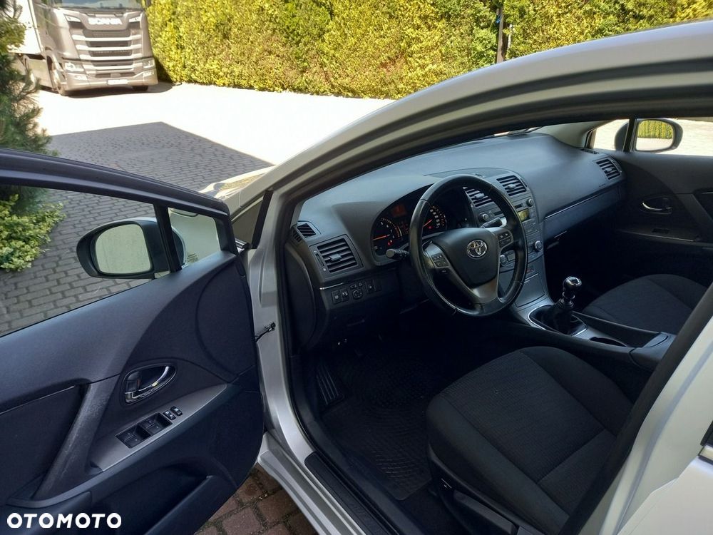 Toyota Avensis 1.8 Premium - 23