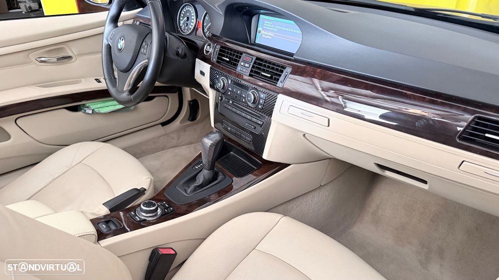 BMW 325 i Auto — fotografia 7