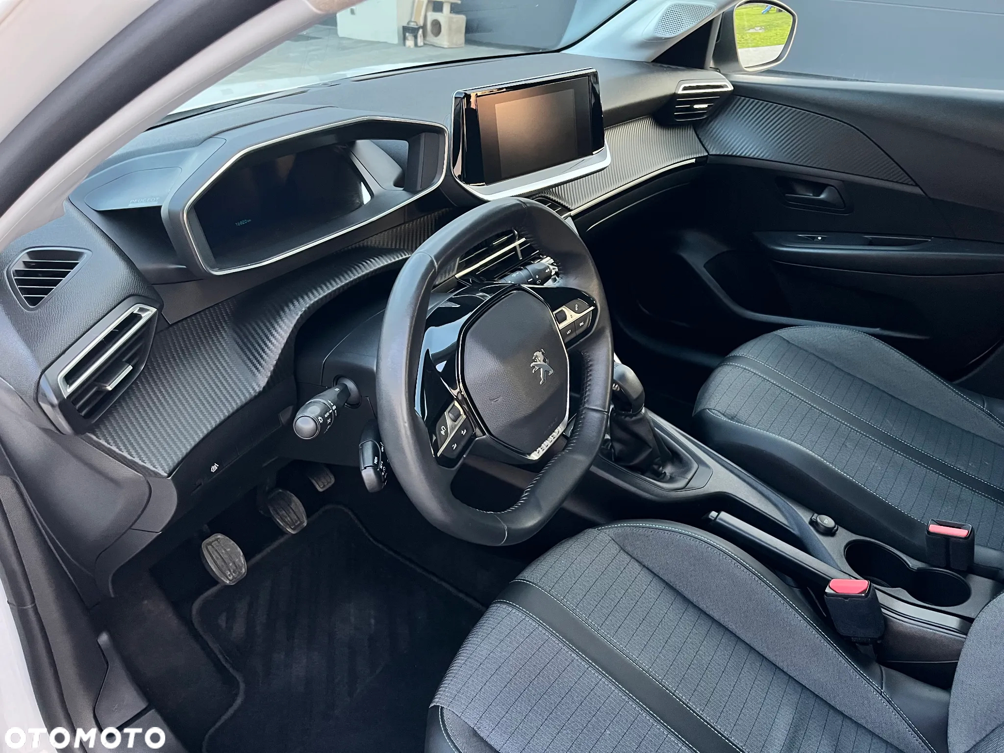 Peugeot 208 - 11
