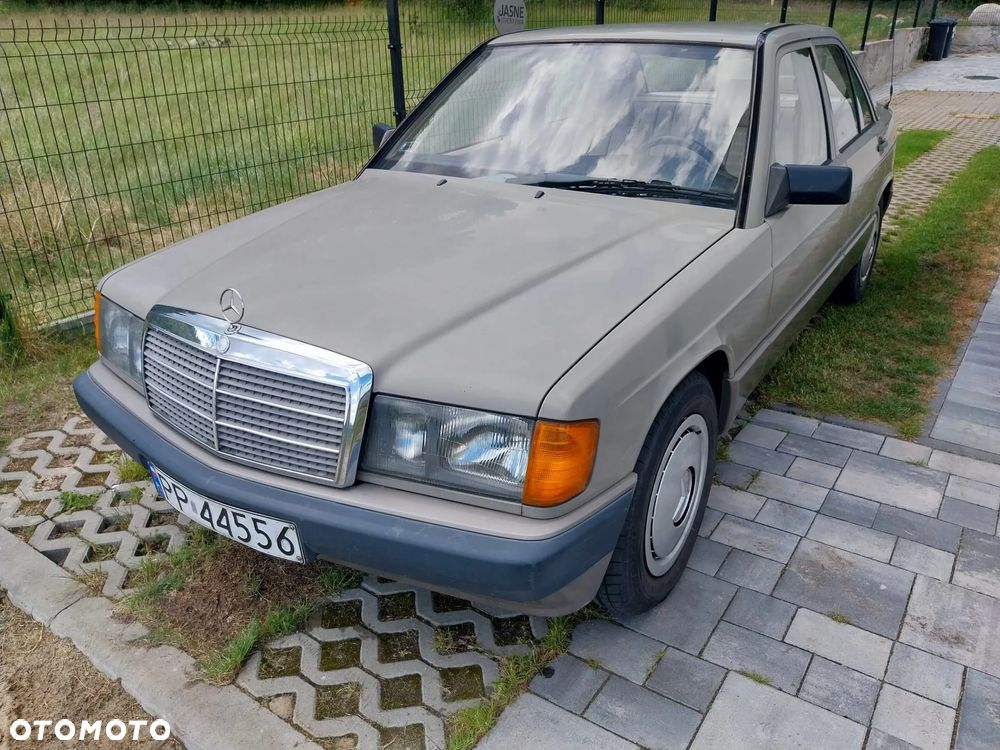 Mercedes-Benz W201 (190) - 1