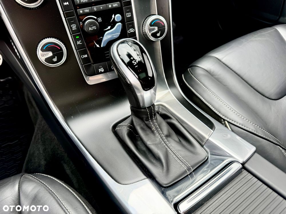 Volvo V60 D4 Geartronic R-Design - 38