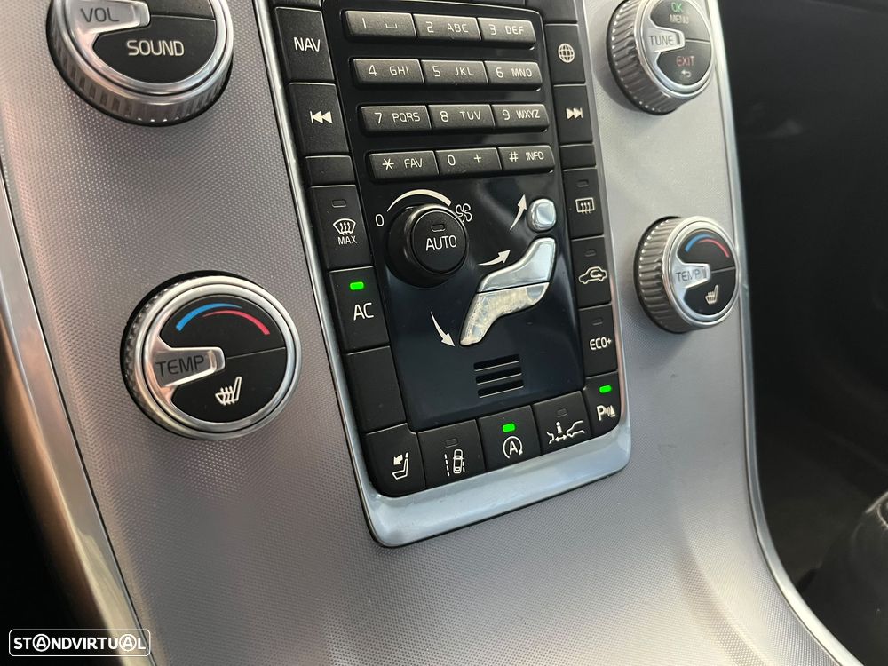 Volvo XC 70 2.0 D4 Momentum Geartronic - 17