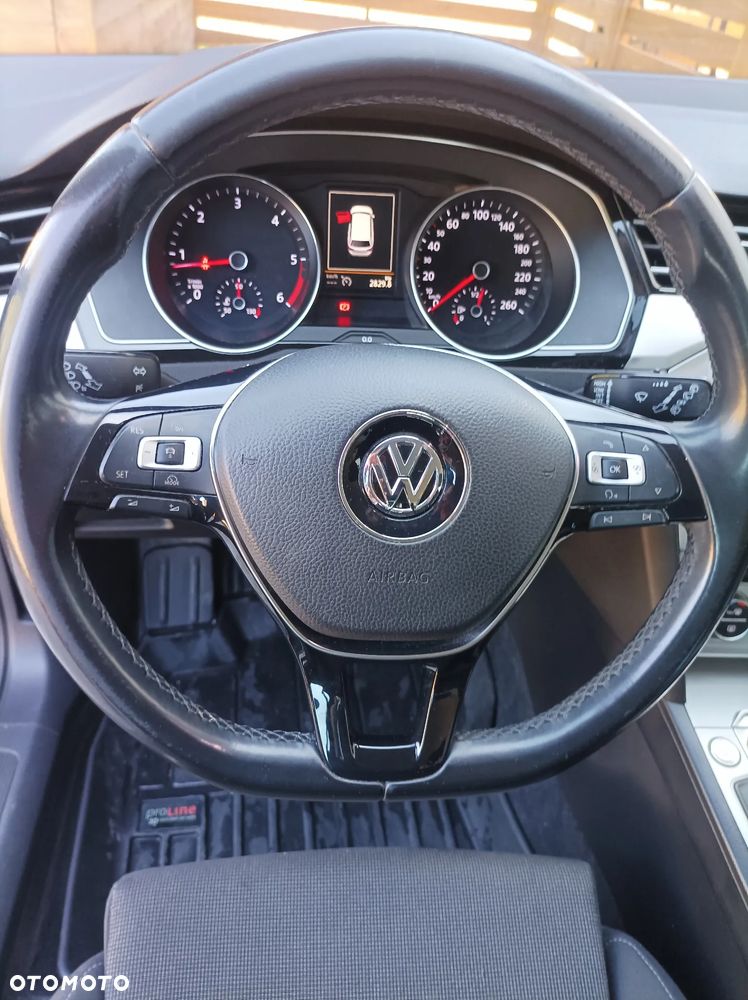 Volkswagen Passat - 5