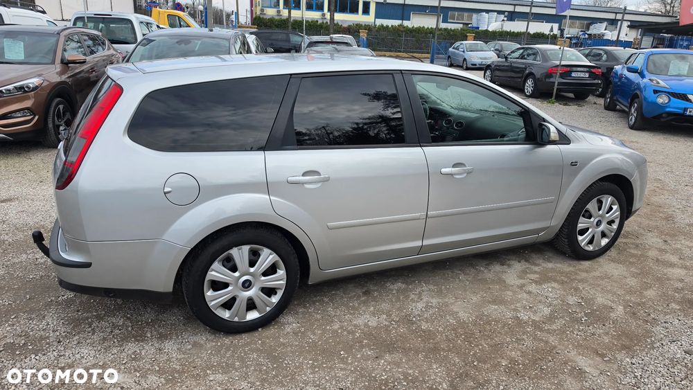 Ford Focus 1.6 Ghia - 29