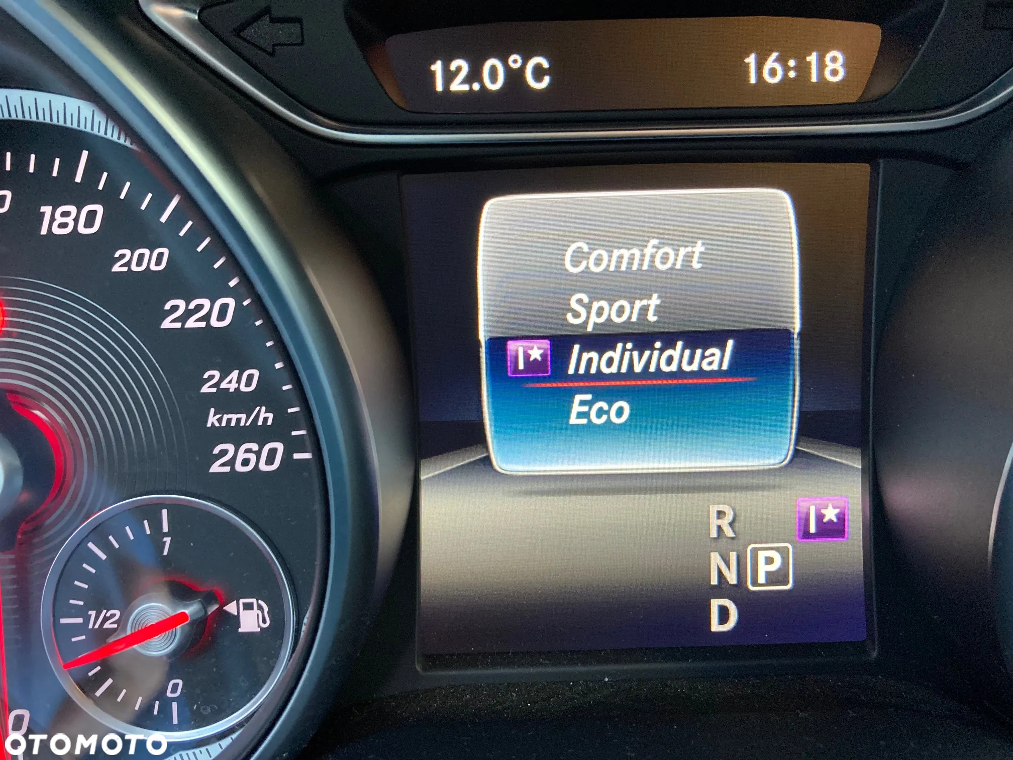 Mercedes-Benz GLA 200 7G-DCT AMG Line - 37