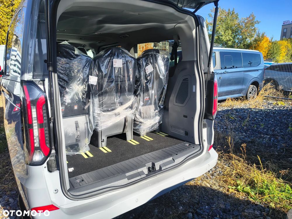 Ford Tourneo Custom - 28