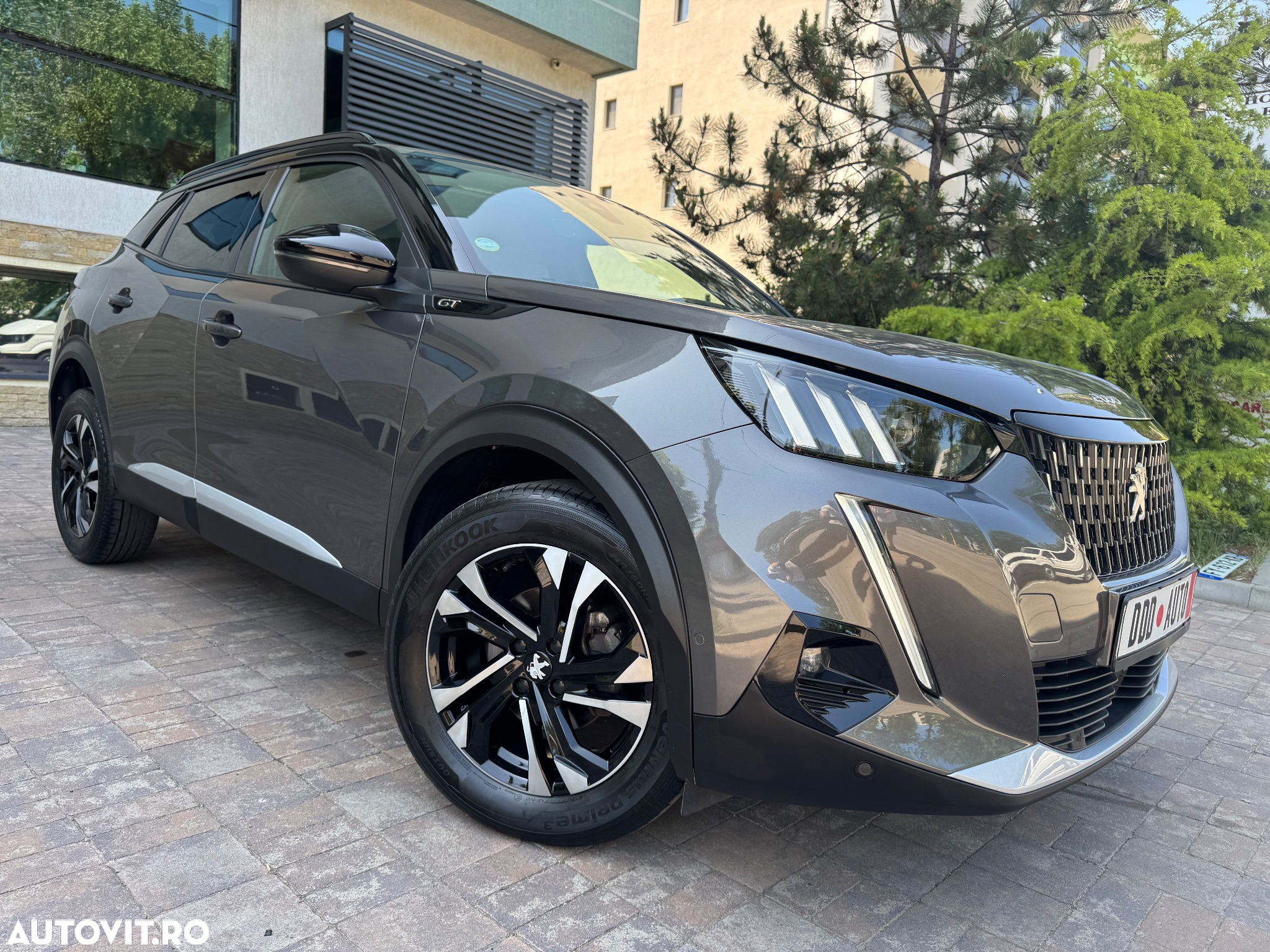 Peugeot 2008 PureTech 130 EAT8 GT - 12