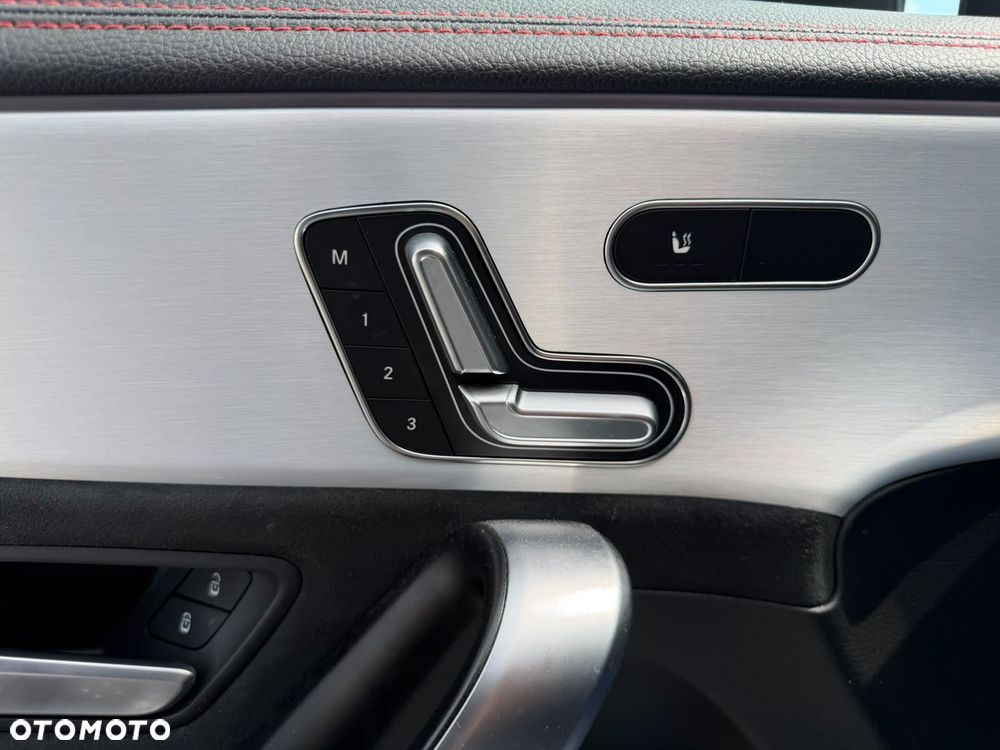 Mercedes-Benz CLA 200 d AMG Line 8G-DCT - 17