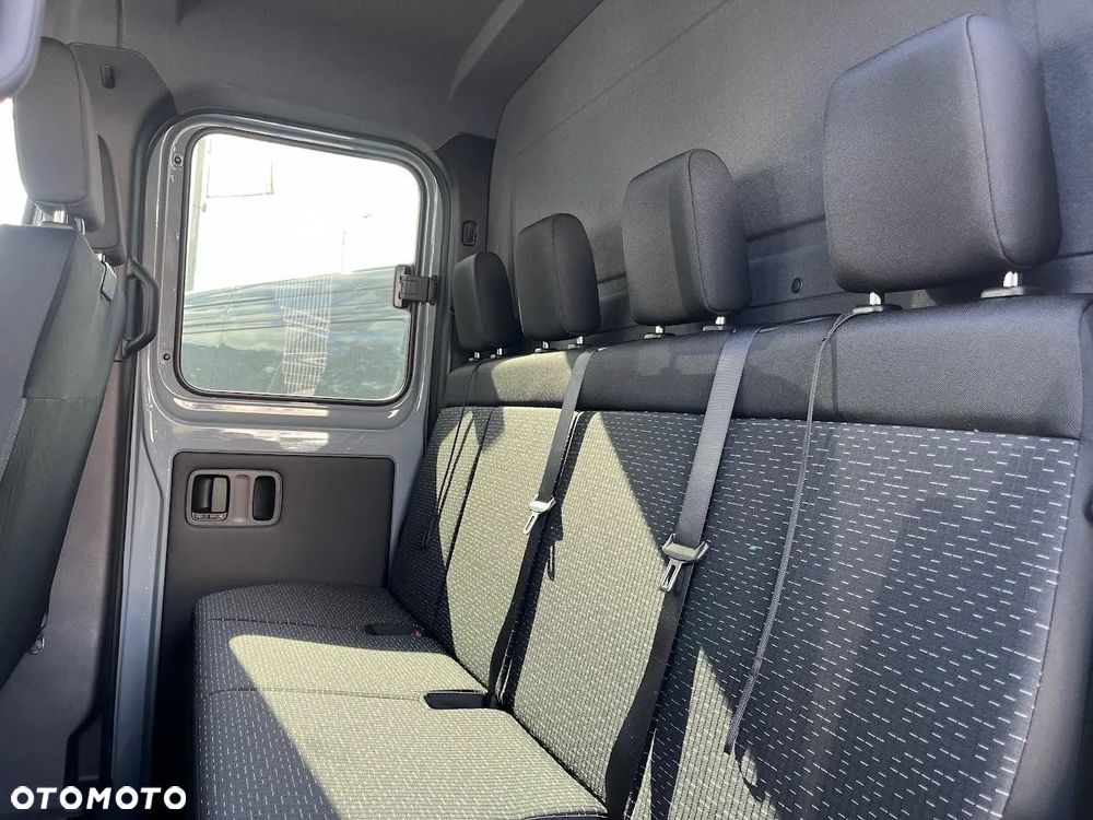 Mercedes-Benz Sprinter - 12