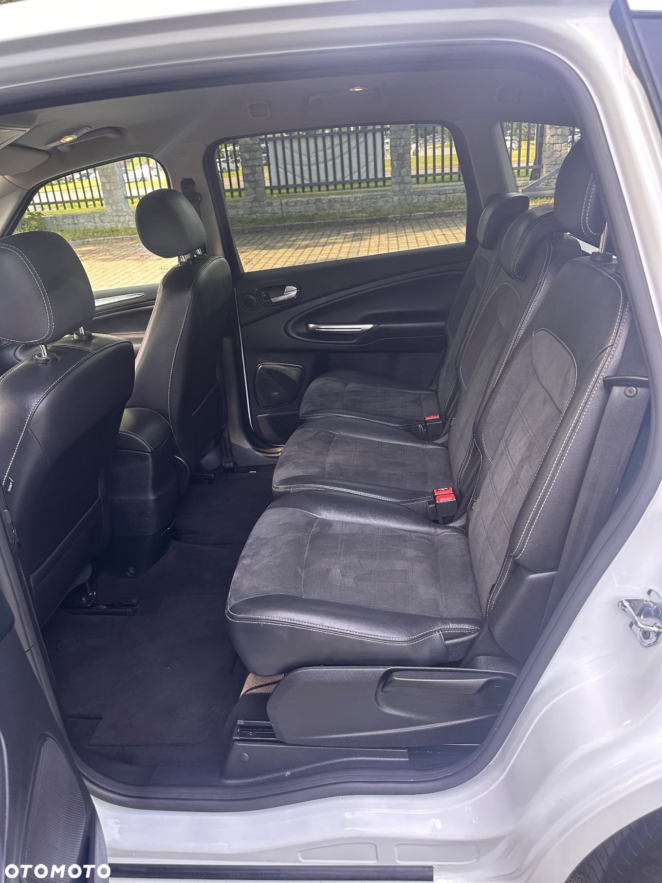 Ford S-Max 2.0 TDCi DPF Titanium - 25