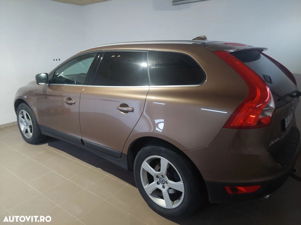 Volvo XC 60 D5 AWD Momentum - 6