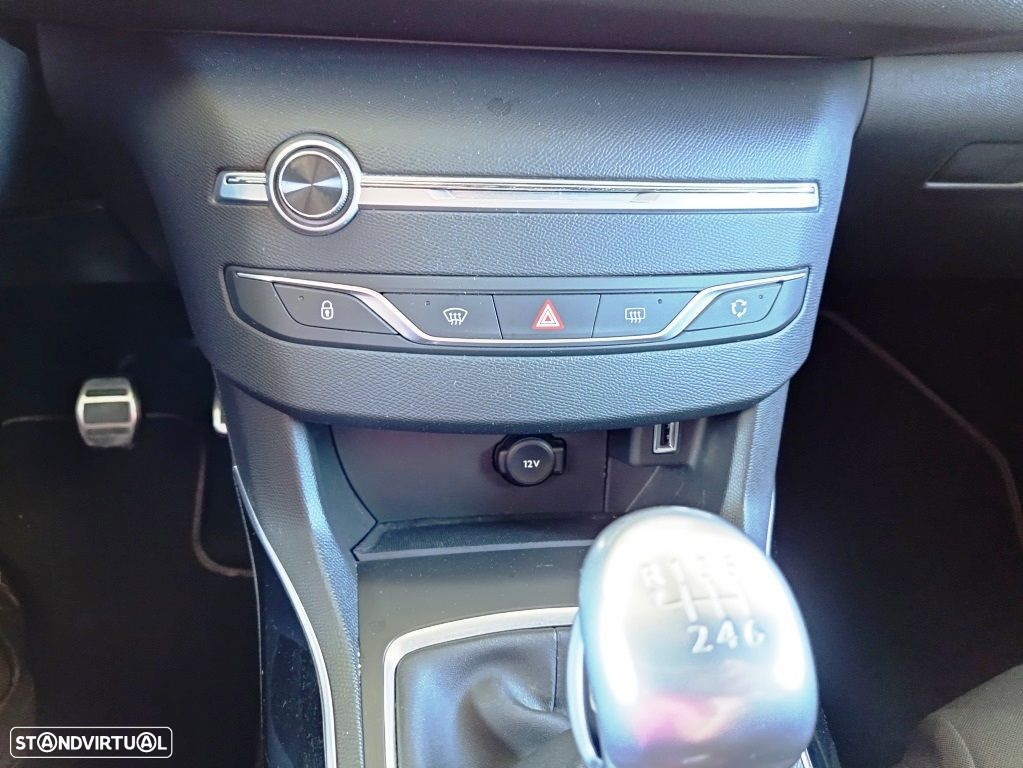 Peugeot 308 1.2 PureTech GT Line - 32