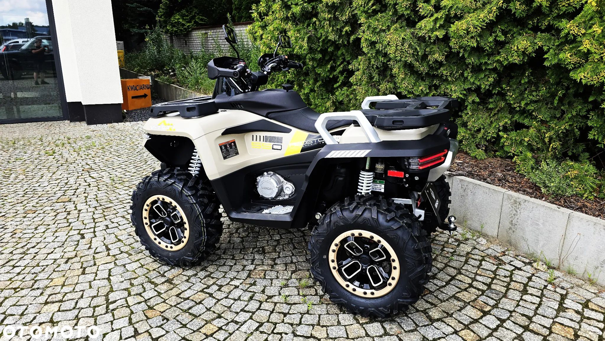 Benda Redstone 550