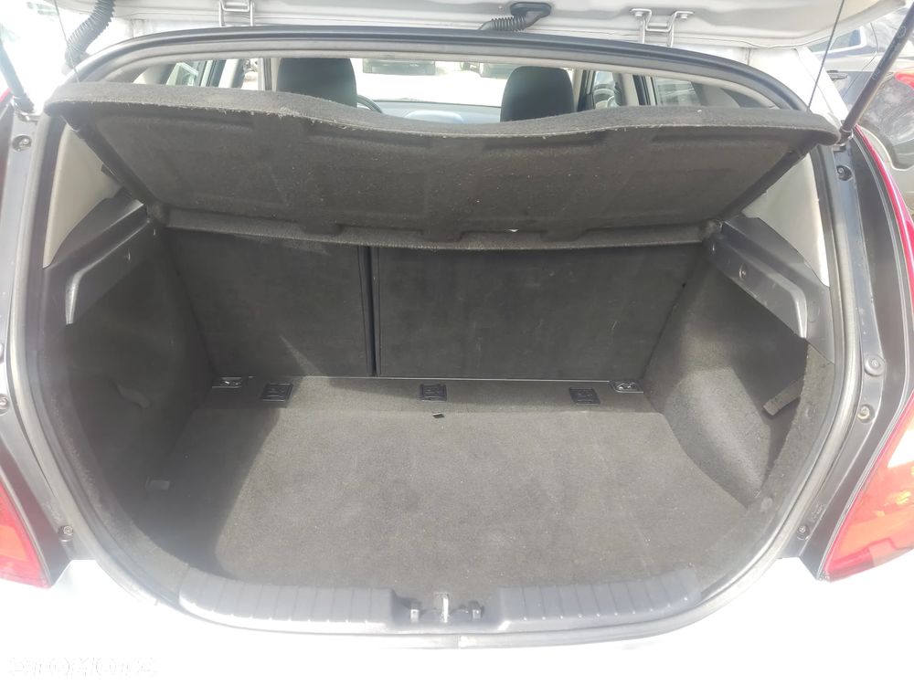 Hyundai i30 1.4 Base - 14