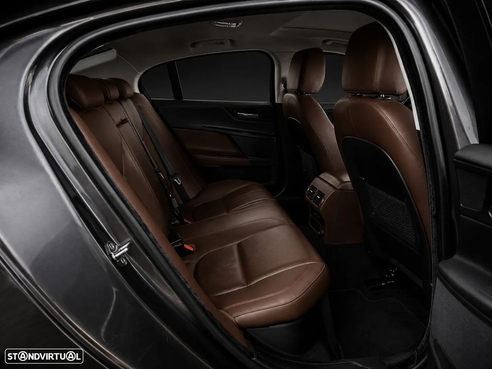 Jaguar XE 20d Aut. Portfolio - 14