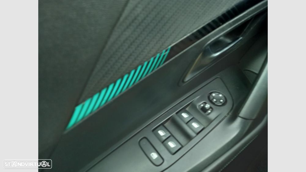 Peugeot 2008 1.2 PureTech Allure - 17