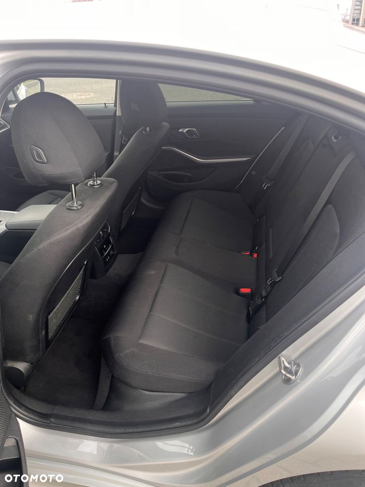 BMW Seria 3 320i xDrive Edition M Sport Shadow - 12