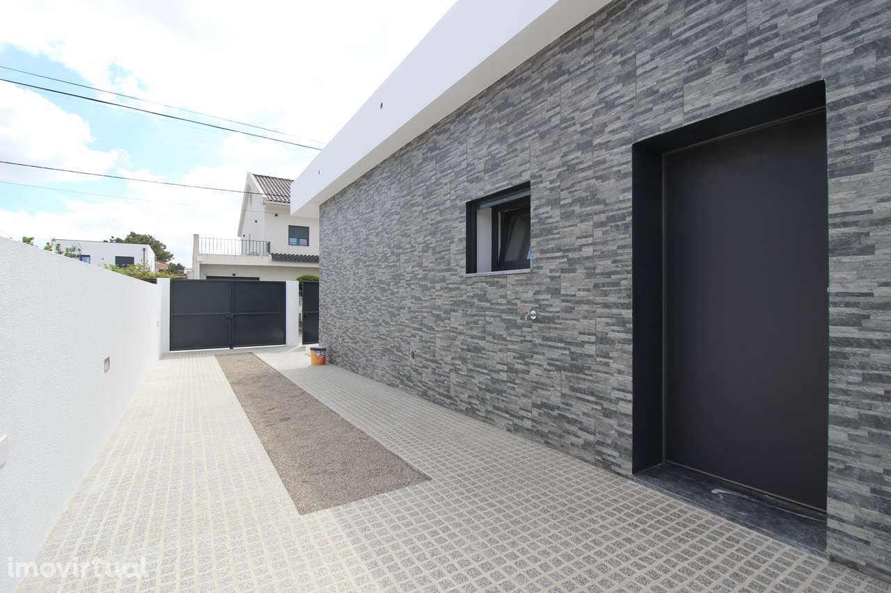 Moradia Isolada V4; Fernão Ferro - Grande imagem: 5/23