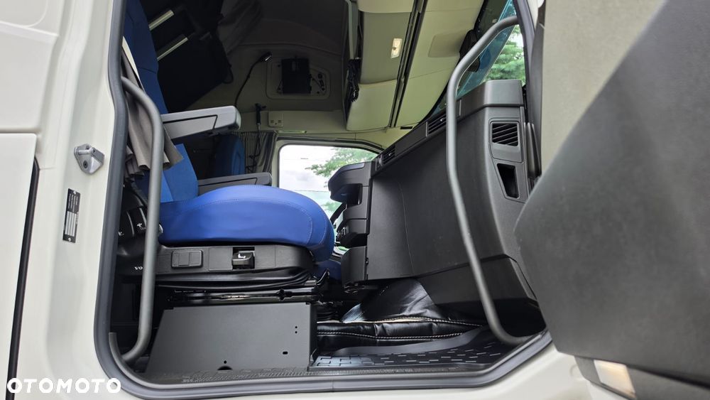 Volvo VOLVO///FH///500///2023/// GLOBETROTTER///XXL///1 TURBINA/// NOWE OPONY///KLIMATYZACJA POSTOJOWA///ZABUDOWY MIĘDZYOSIOWE///KAMERA/// VIRTUAL COCPIT///TABLET///STAN  BARDZO DOBRY - 28