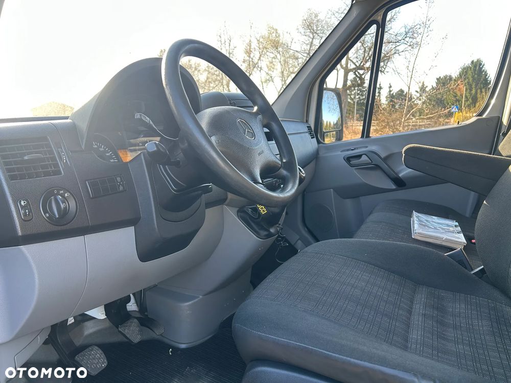 Mercedes-Benz Sprinter - 14