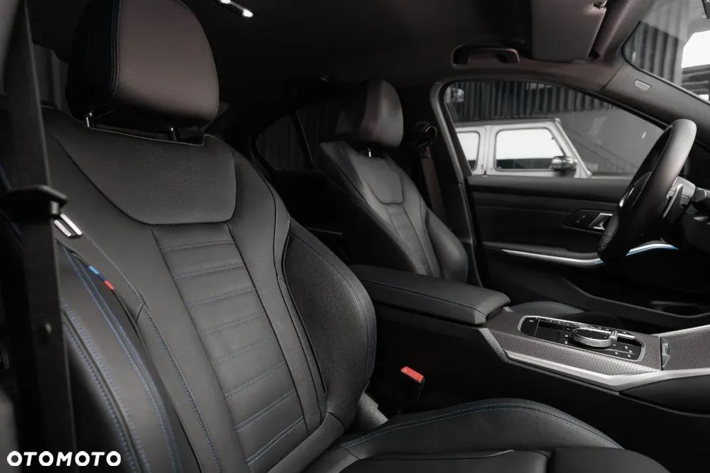 BMW Seria 3 320i - 27