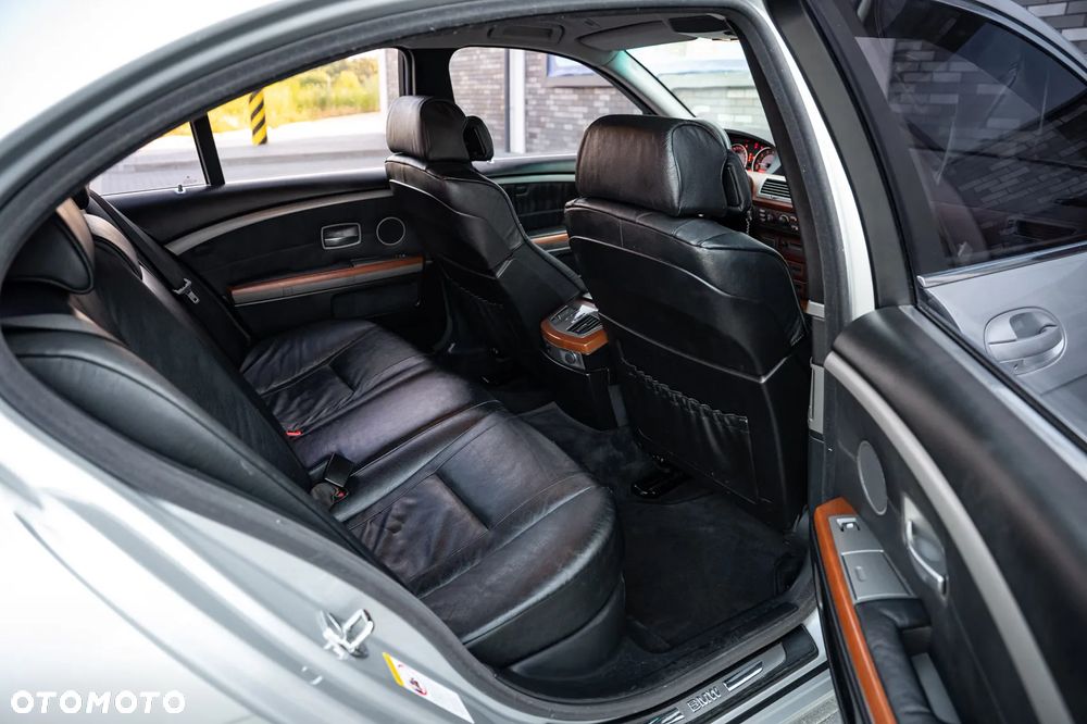 BMW Seria 7 735i - 23