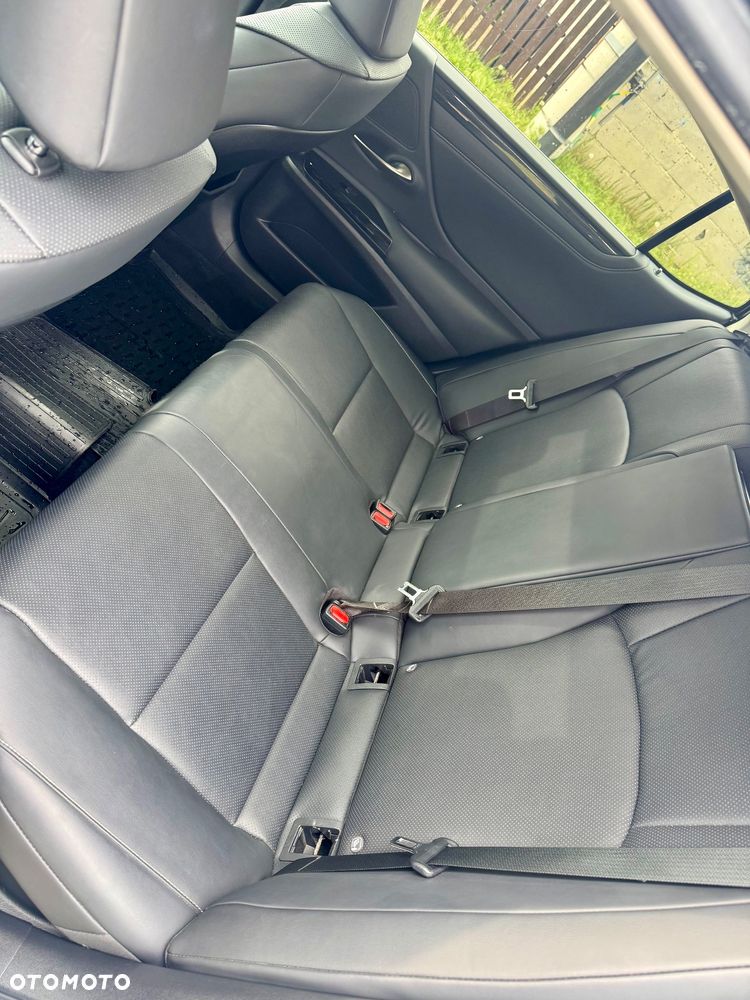 Lexus ES 300h Business Edition + - 19