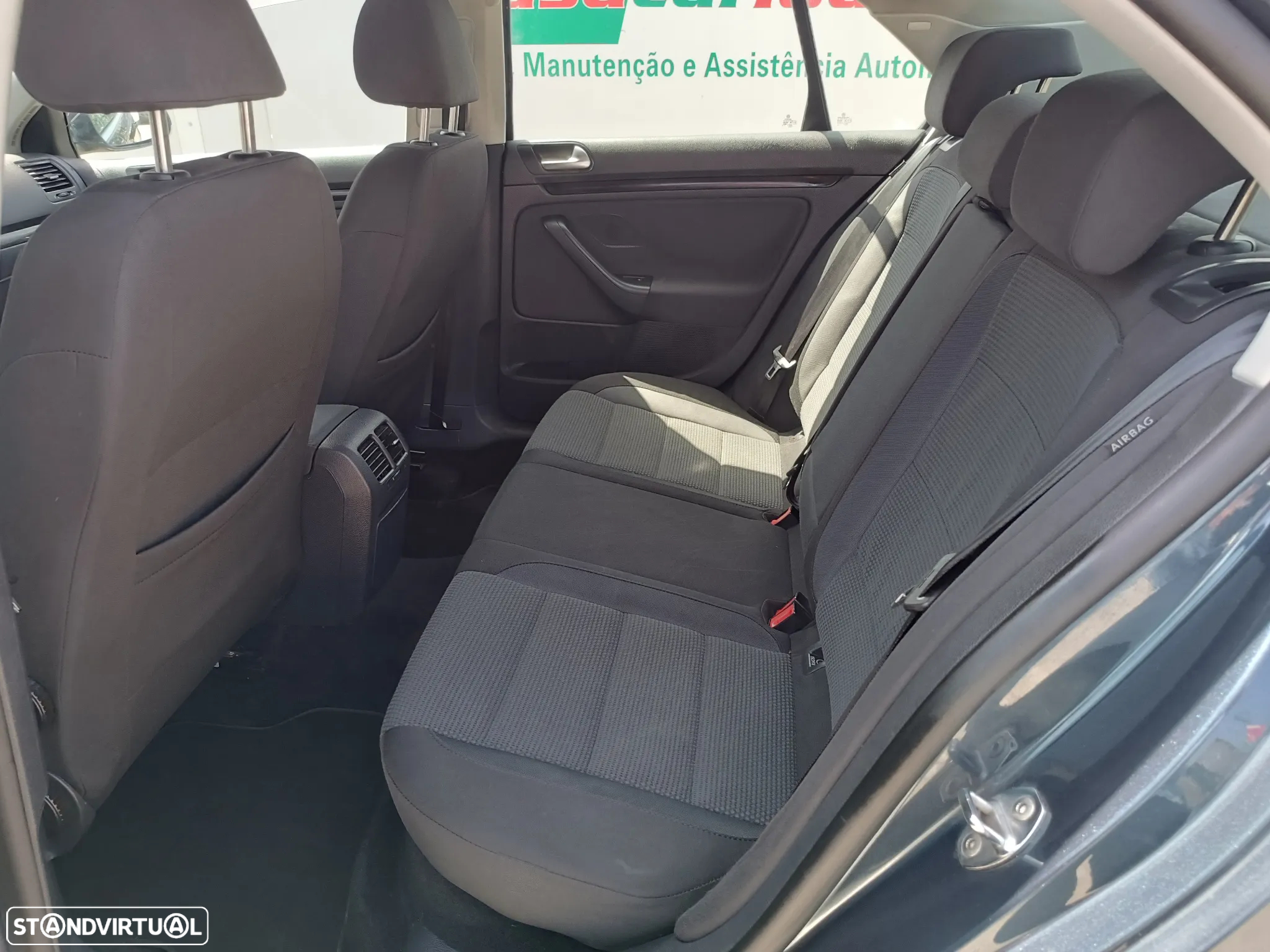 VW Jetta 2.0 TDI Confortline - 17